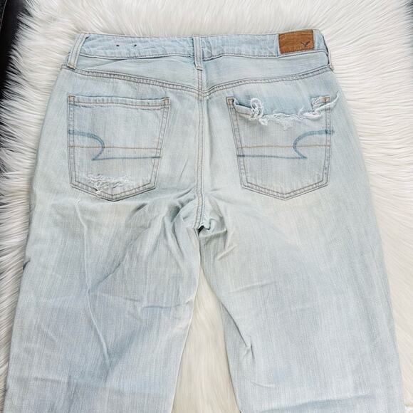 American Eagle Distressed Light Wash Tomgirl Jeans - Picture 7 of 7